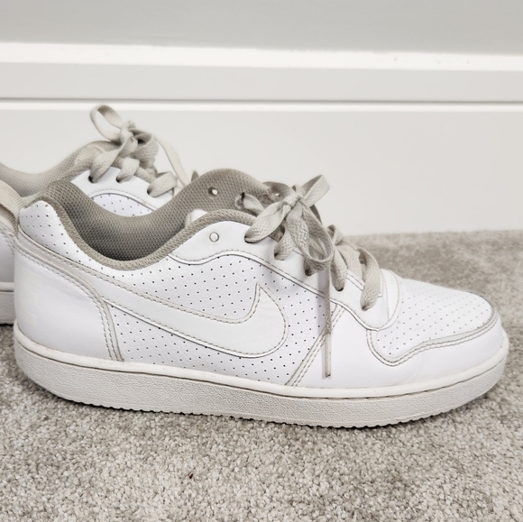 Nike Court Borough Low Triple White Low Top Sneaker Skate Shoes Size Youth 5.5 - Picture 1 of 8